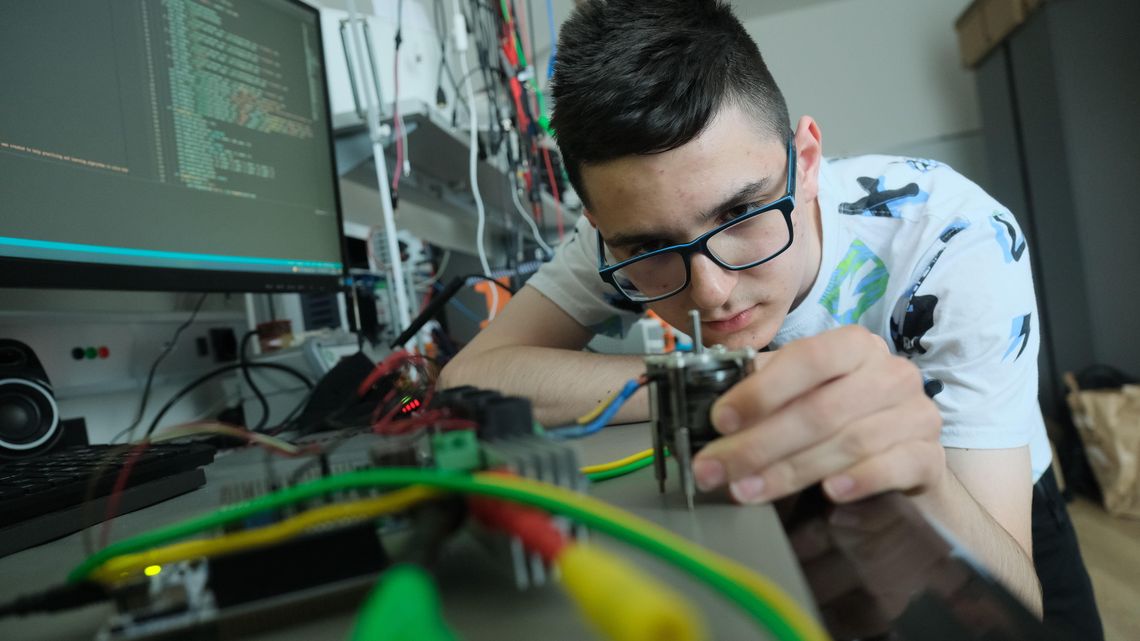 14-letni geniusz z Lublina chce założyć firmę. Być może jedyna taka decyzja sądu w Polsce 14-letni geniusz z Lublina chce założyć firmę. Być może jedyna taka decyzja sądu w Polsce