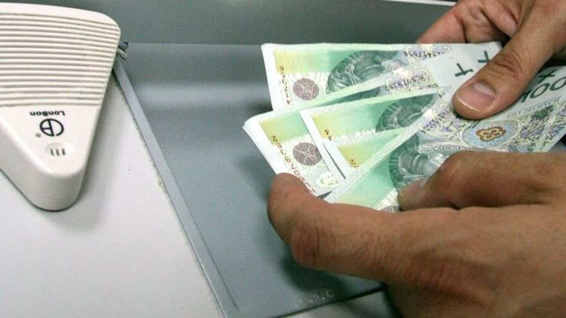 1400 zł przez trzy miesiące. Komu przysługuje dodatek solidarnościowy? 1400 zł przez trzy miesiące. Komu przysługuje dodatek solidarnościowy?