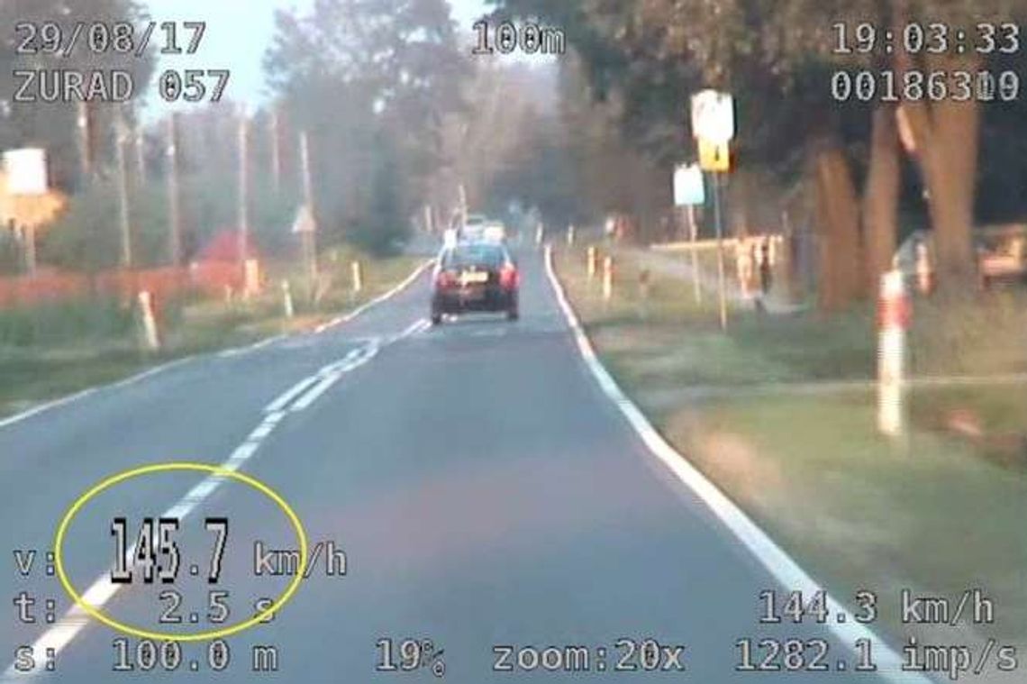 145 km/h koło szkoły. Stracił prawo jazdy i dostał surowy mandat (wideo) 145 km/h koło szkoły. Stracił prawo jazdy i dostał surowy mandat (wideo)