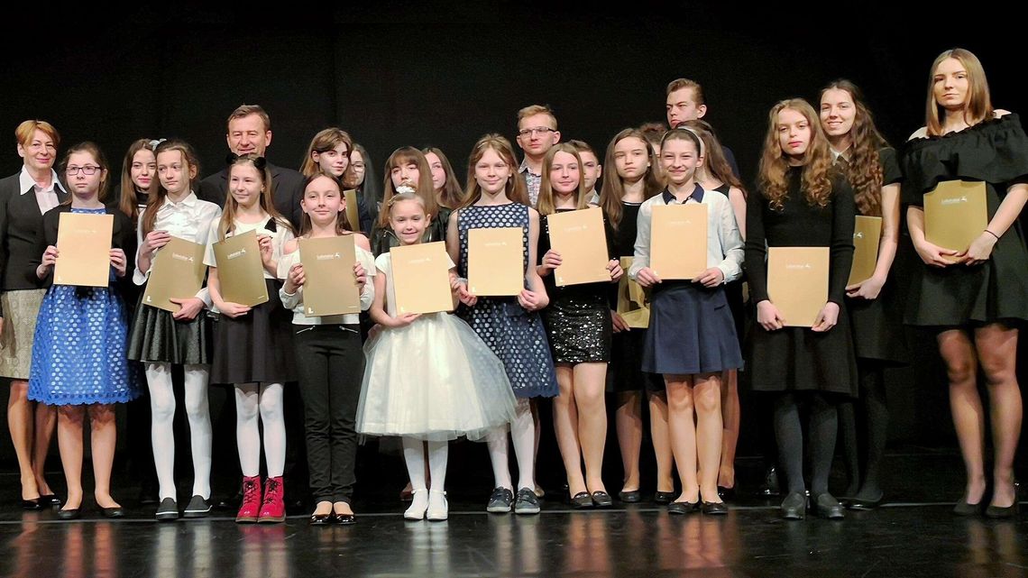 145 tysięcy złotych dla artystycznych stypendystów 145 tysięcy złotych dla artystycznych stypendystów