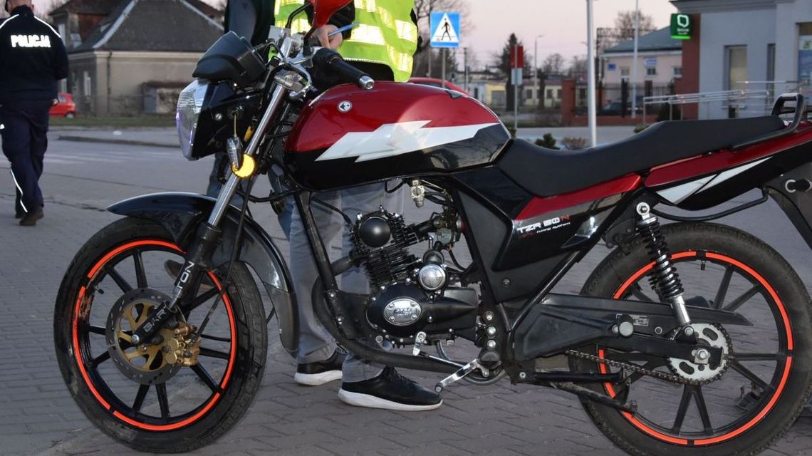 15-latek na motorowerze potrącony przez samochód. Sam też stanie przed sądem