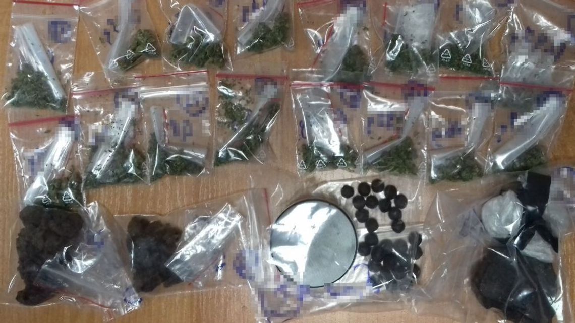 15-latek nie chciał wpuścić policjantów do swojego pokoju. Wiadomo dlaczego