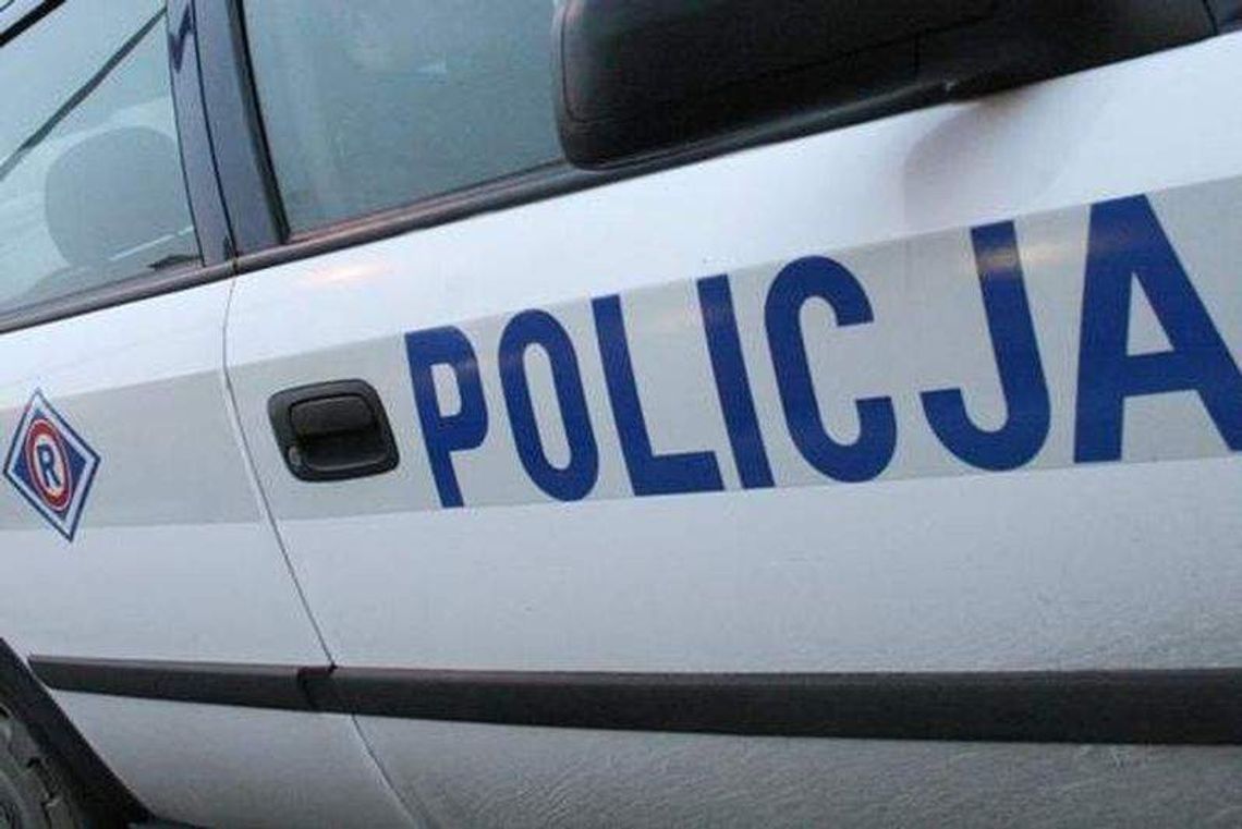 15 osób rzuciło się na policjanta. Bili go i kopali, bo zwrócił im uwagę 15 osób rzuciło się na policjanta. Bili go i kopali, bo zwrócił im uwagę