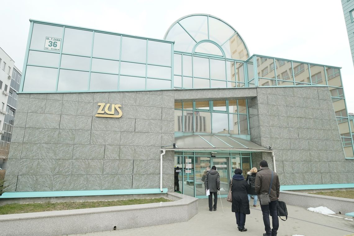 petenci udający się do Zakładu Ubezpieczeń Społecznych w Lublinie