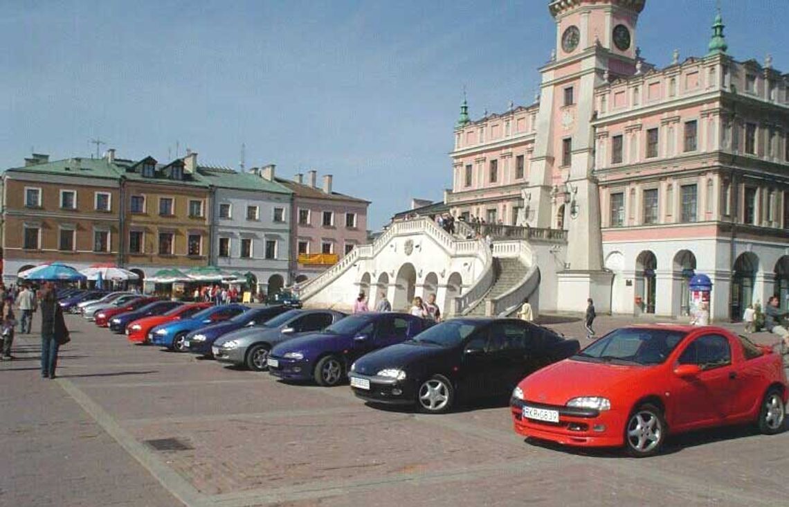 16 aut paradowało po Zamościu