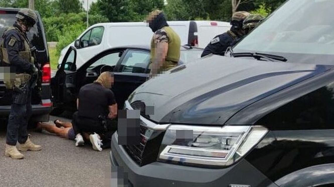 16 kg narkotyków ukryte w BMW. Brawurowa akcja na ulicy w Międzyrzecu Podlaskim