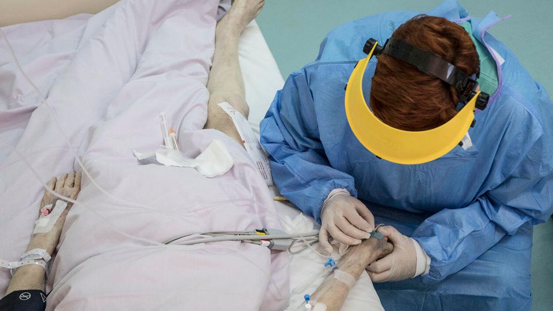 17 259 nowych przypadków zakażenia koronawirusem w Polsce. Zmarło 110 chorych 17 259 nowych przypadków zakażenia koronawirusem w Polsce. Zmarło 110 chorych