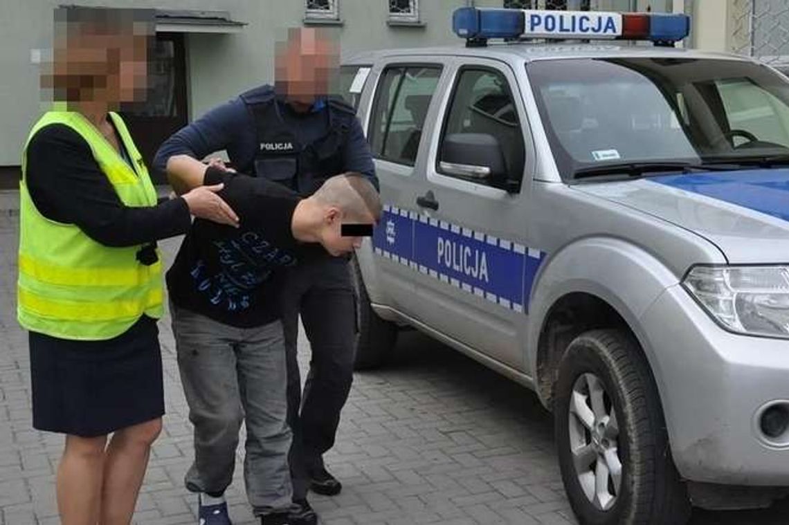 17-latek z Warszawy prawie oszukał kobietę, już wypłacała 45 tys. zł z konta