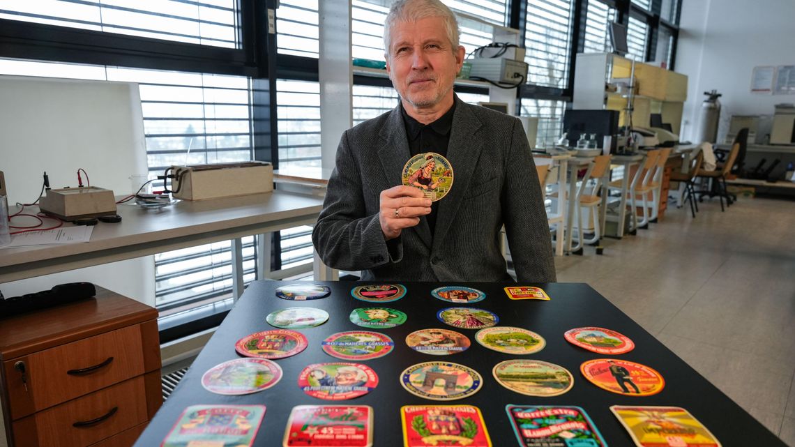 174 tysiące etykiet - nietypowe hobby lubelskiego naukowca 174 tysiące etykiet - nietypowe hobby lubelskiego naukowca