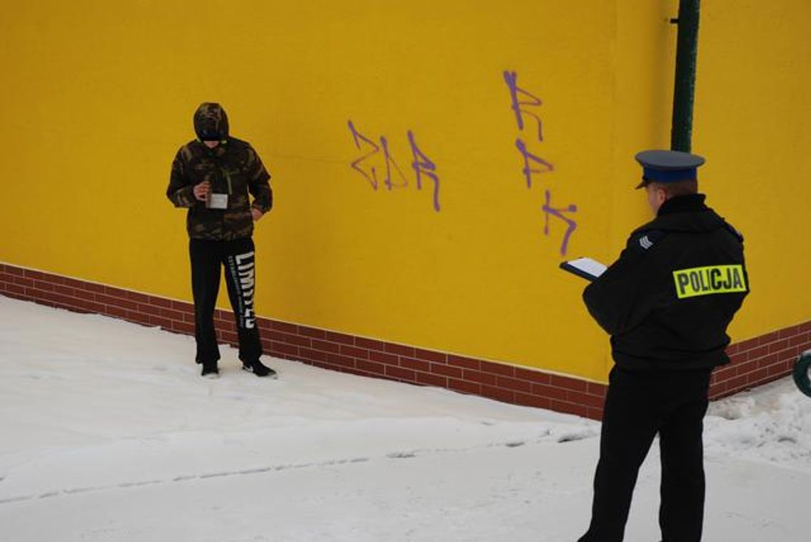 18-latek oszpecił ściany na 10 budynkach