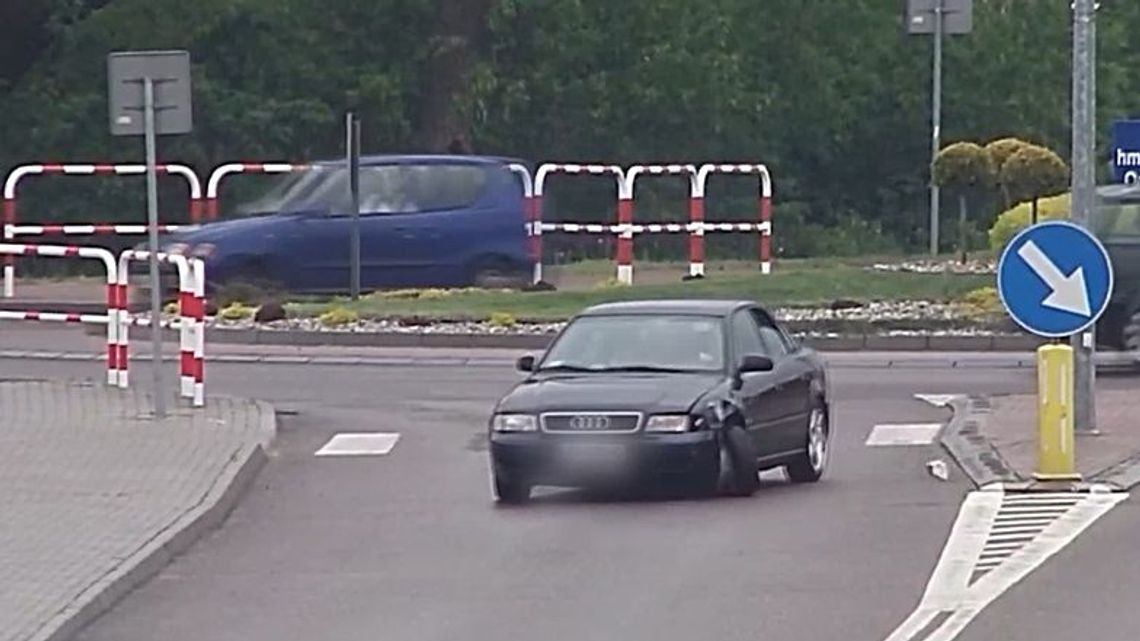 18-latek "przycisnął" na rondzie. Skończyło się kiepsko [wideo]