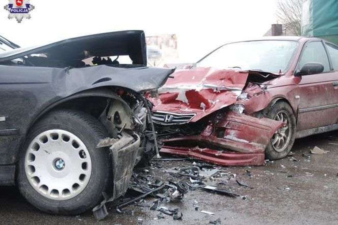 18-latek w BMW czołowo zderzył się z hondą. Nie miał prawa jazdy