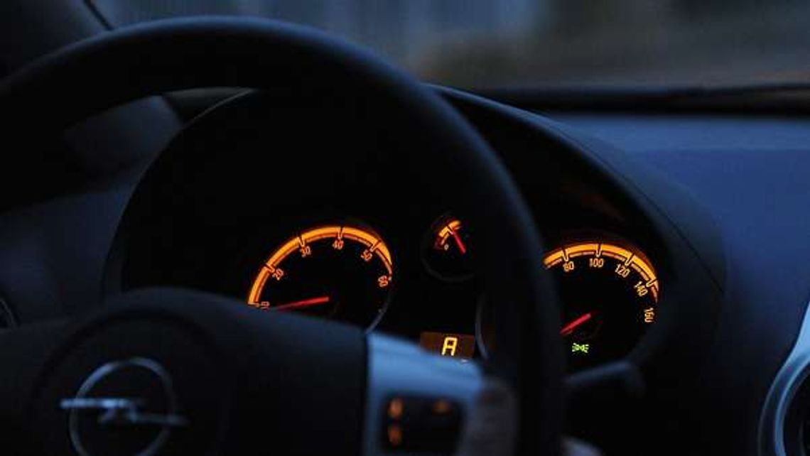 18-latka wjechała w sklep, a potem uciekła