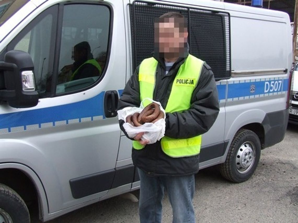 18-latkowie ukradli kiełbasę na święta