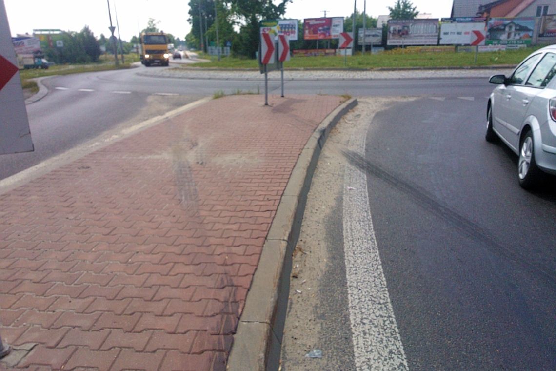 18 ton wiśni i pijany kierowca ciężarówki. Na rondzie \"pod prąd”