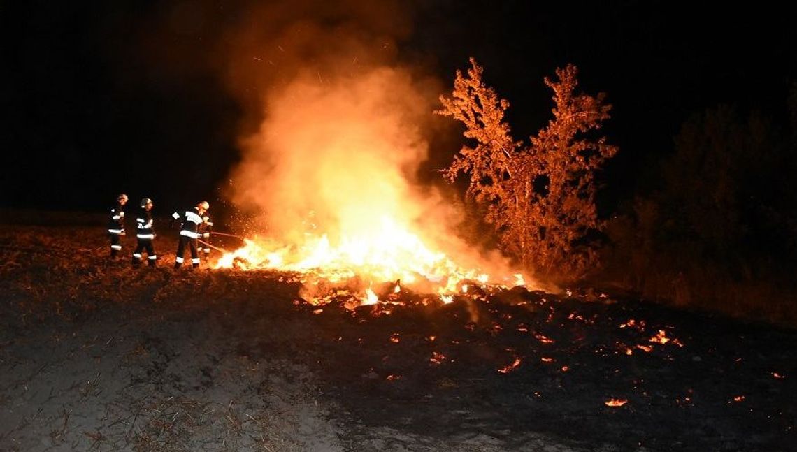 19-latek przeżył zawód miłosny i chciał rozładować emocje. Spłonęło 140 bel słomy 19-latek przeżył zawód miłosny i chciał rozładować emocje. Spłonęło 140 bel słomy