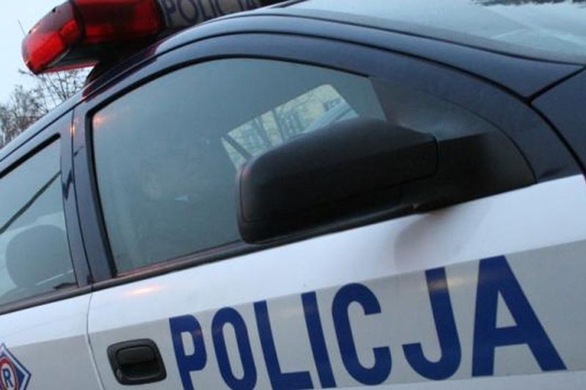 19-latek uciekł na dach przed policją