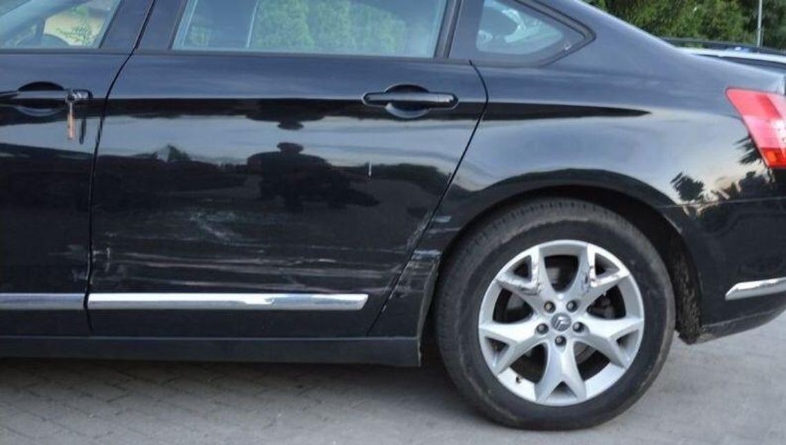 19-latek ukradł samochód burmistrza i pojechał nad jezioro Białe. "Byłem pewny, że żona się ze mną droczy" 19-latek ukradł samochód burmistrza i pojechał nad jezioro Białe. "Byłem pewny, że żona się ze mną droczy"