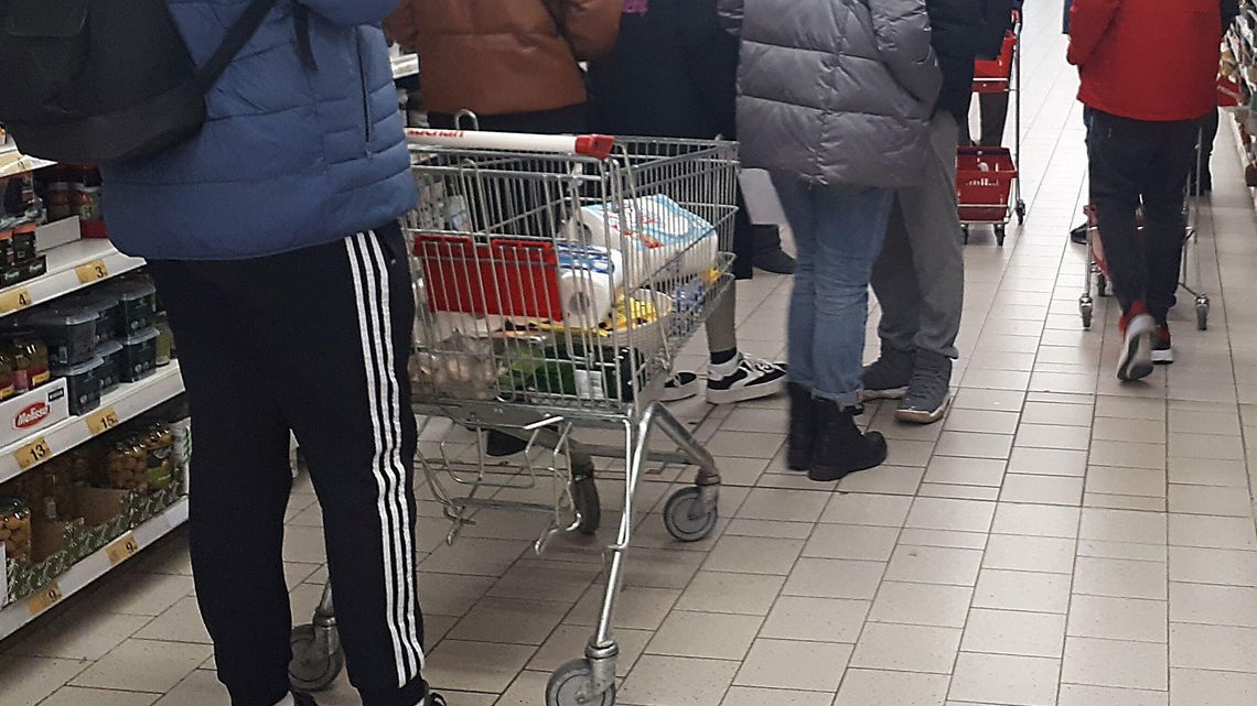 19-latek z Lublina biegał z bronią po centrum handlowym. Ewakuacja