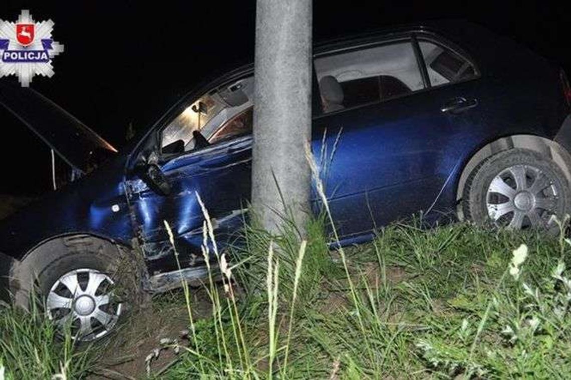 19-latek zjechał z drogi i uderzył w słup. Zginął na miejscu