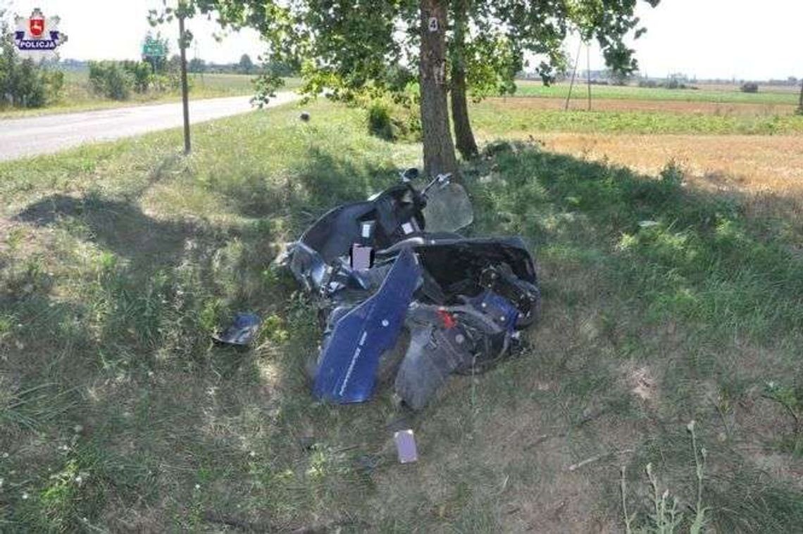 19-letni motocyklista jechał bez prawa jazdy. Uderzył w drzewo