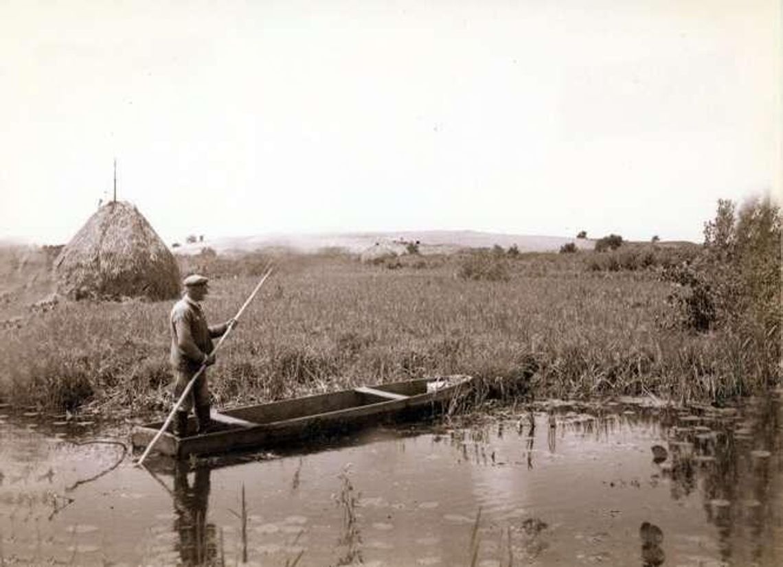 1942 rok. Na zdjęciach chrzciny, śluby, pogrzeby. Zamojszczyzna w sepii i na biało-czarnych klatkach 1942 rok. Na zdjęciach chrzciny, śluby, pogrzeby. Zamojszczyzna w sepii i na biało-czarnych klatkach