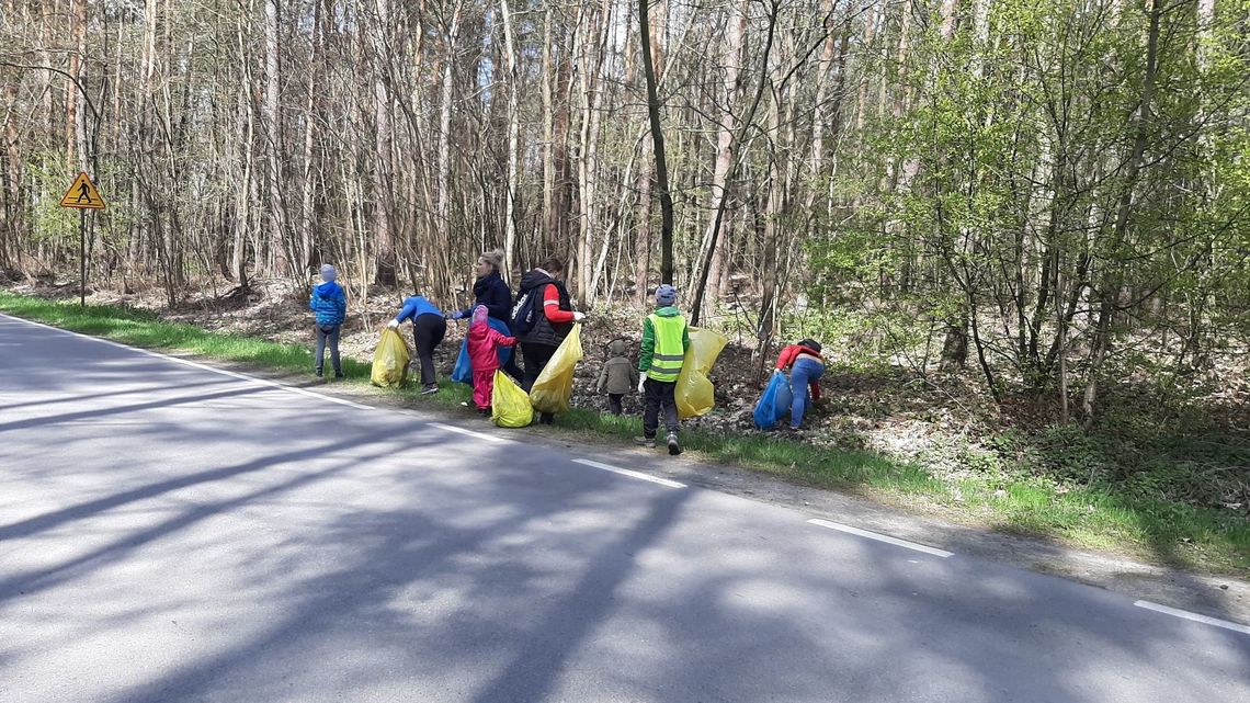 2 kilometry i 70 worków śmieci wzdłuż ścieżki rowerowej