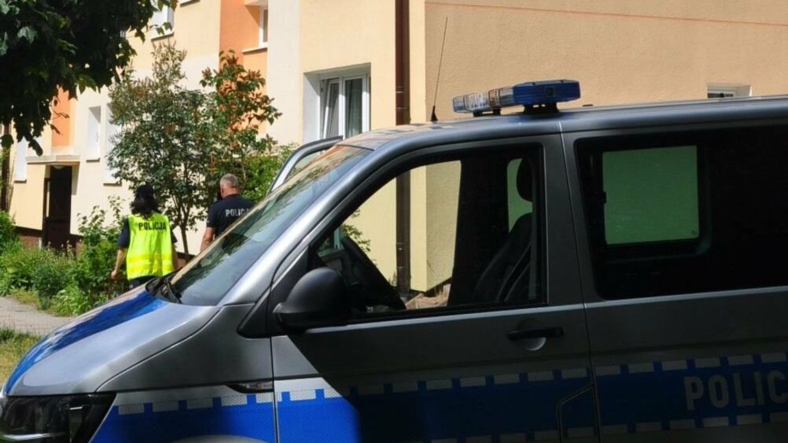 2-latka wypadła przez okno z trzeciego piętra. Dzieckiem opiekowała się matka