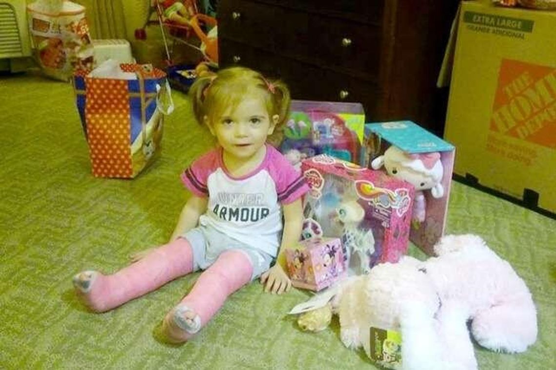 2-letnia Julka przeszła w USA zabieg wydłużania nóżek. "Najgorsze już za nami" 2-letnia Julka przeszła w USA zabieg wydłużania nóżek. "Najgorsze już za nami"