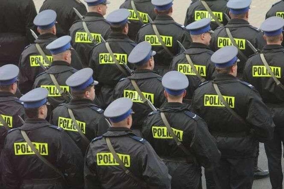 2 nowe radiowozy, 9 nowych komputerów, 40 telefonów. Bialska policja podsumowuje rok