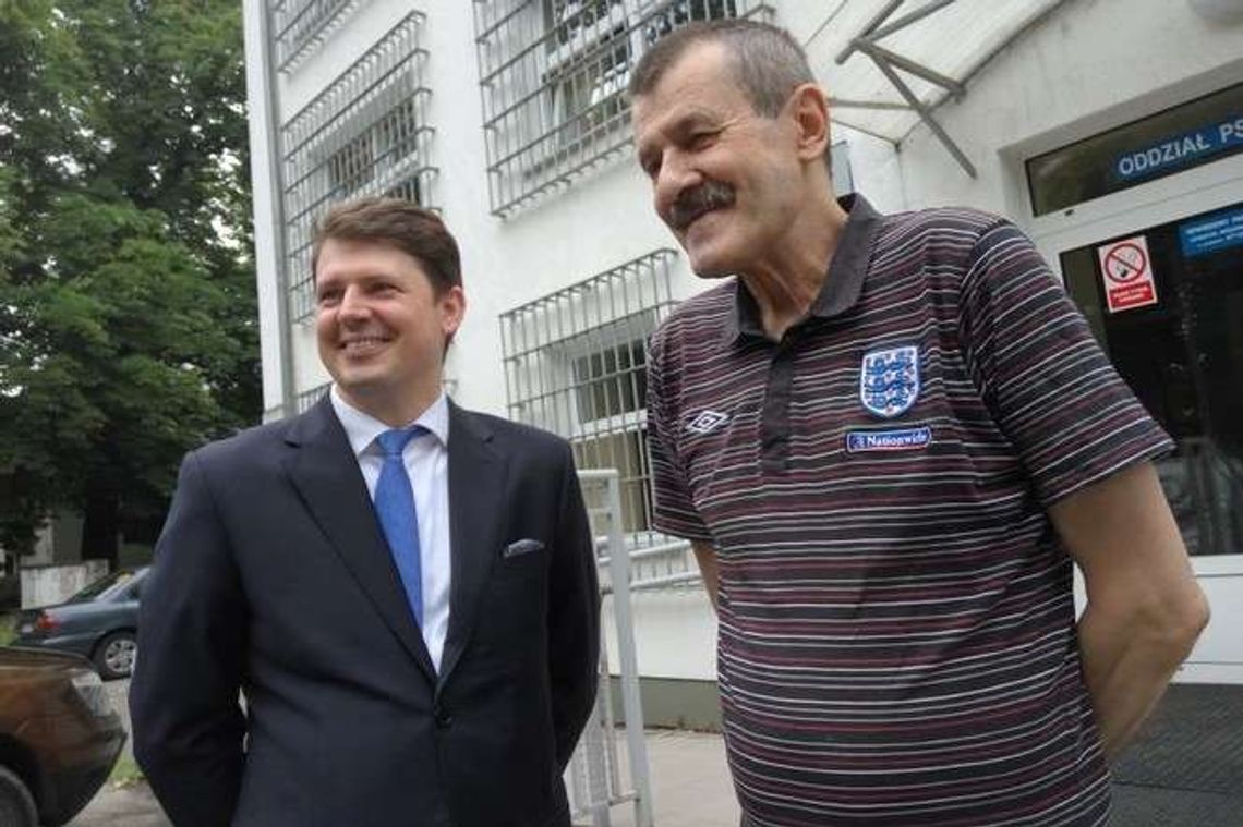 20 lat siedział w psychiatryku. Niesłusznie? Pan Jan wychodzi na wolność (wideo)