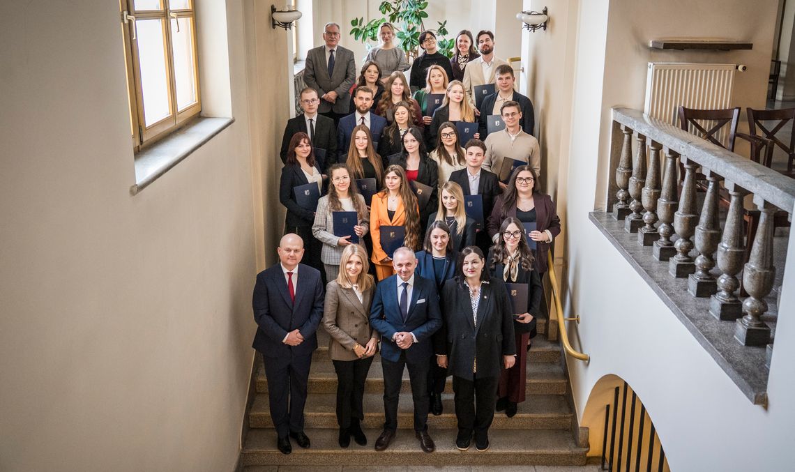 20 miejskich stypendiów dla najlepszych. Prawie 350 tys. zł trafi do młodych naukowców