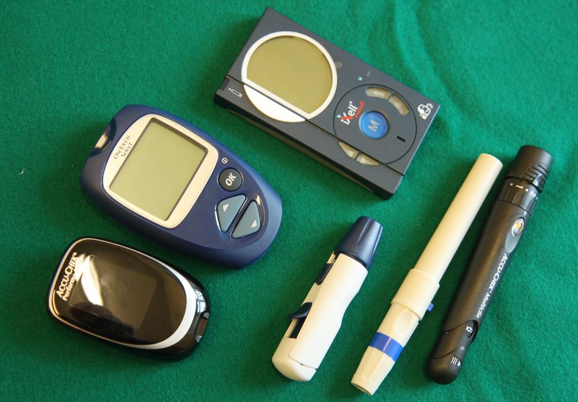 20 mln zł na przełomowe badania nad cukrzycą typu 1 w Lublinie. W terapii nowy lek i „inteligentna” pompa insulinowa Glukometry i nakłuwacze do pomiaru poziomu cukru we krwi