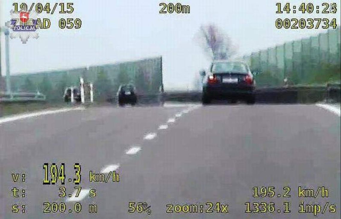 200 km/h po S17. Wkrótce za taką prędkość będzie się tracić prawo jazdy (wideo)