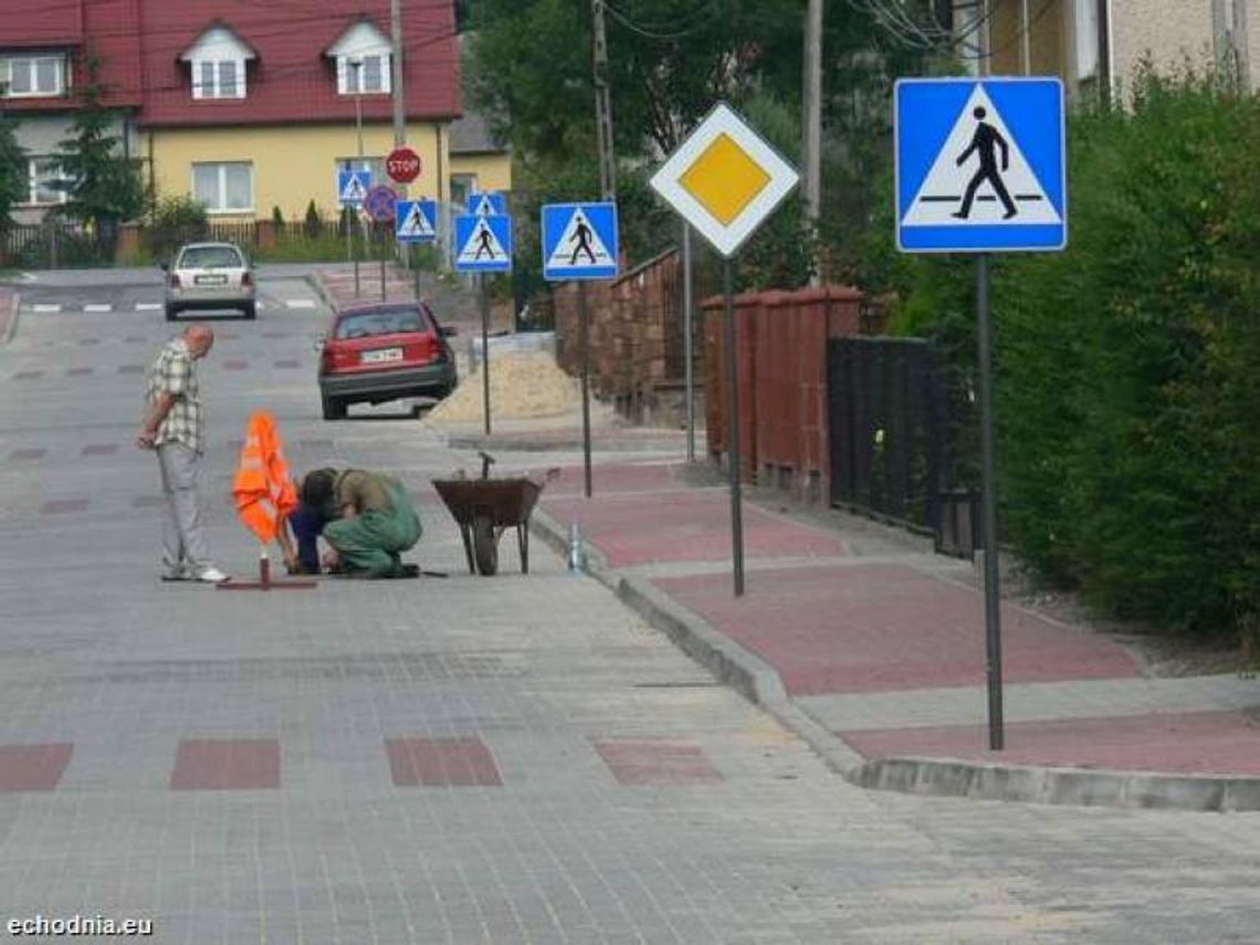 200 metrów ulicy - aż 16 znaków „przejście dla pieszych”