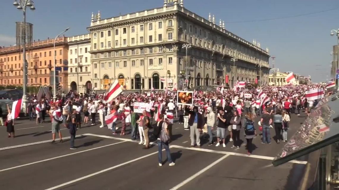 200 tys. osób na demonstracji w Mińsku. OMON zatrzymał co najmniej 140 osób 200 tys. osób na demonstracji w Mińsku. OMON zatrzymał co najmniej 140 osób
