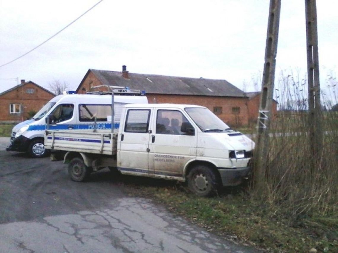 21-latek rozbił samochód na słupie i próbował uciekać