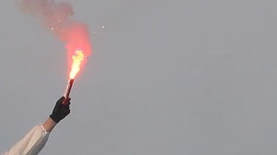 21-latek z Lublina wpadł, bo odpalił race na meczu. Po odciskach palców dowiedzieli się co zrobił trzy lata temu