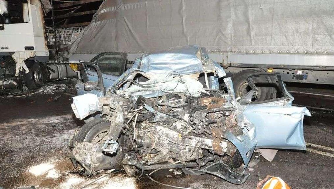 21-latek zginął w wypadku, pożar ciężarówki [zdjęcia, wideo]