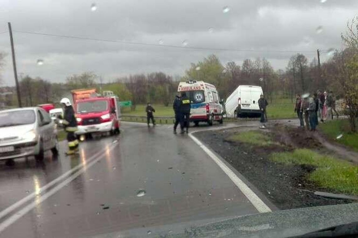 21-latka straciła panowanie nad autem. Zderzyła się z dostawczym fiatem