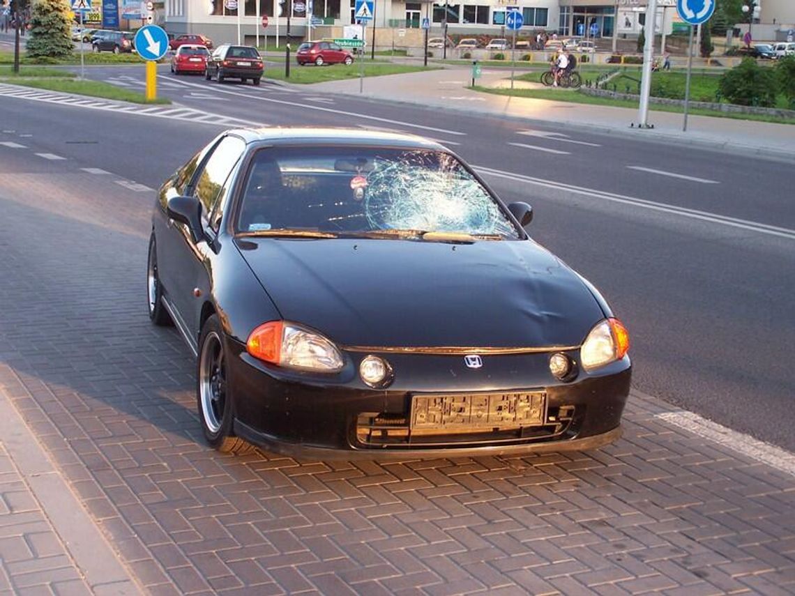 22-latek jechał hondą i potrącił pieszą 22-latek jechał hondą i potrącił pieszą
