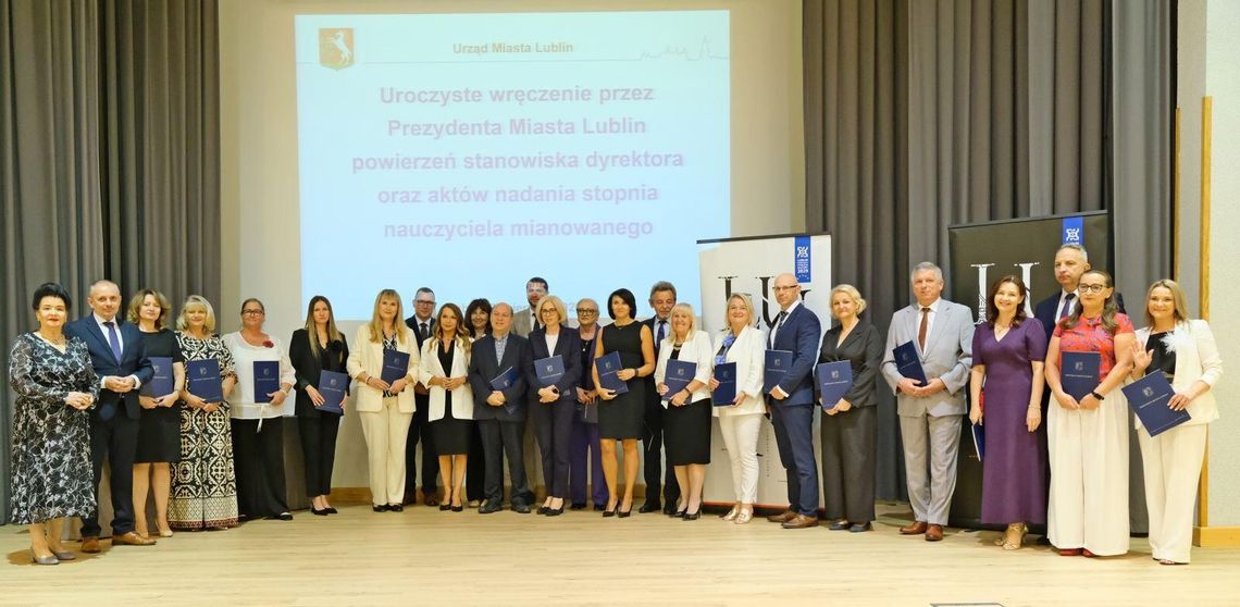 22 nowych dyrektorów i 314 nauczycieli z awansem. Zobaczcie zdjęcia z uroczystości w Lublinie 22 nowych dyrektorów i 314 nauczycieli z awansem. Zobaczcie zdjęcia z uroczystości w Lublinie