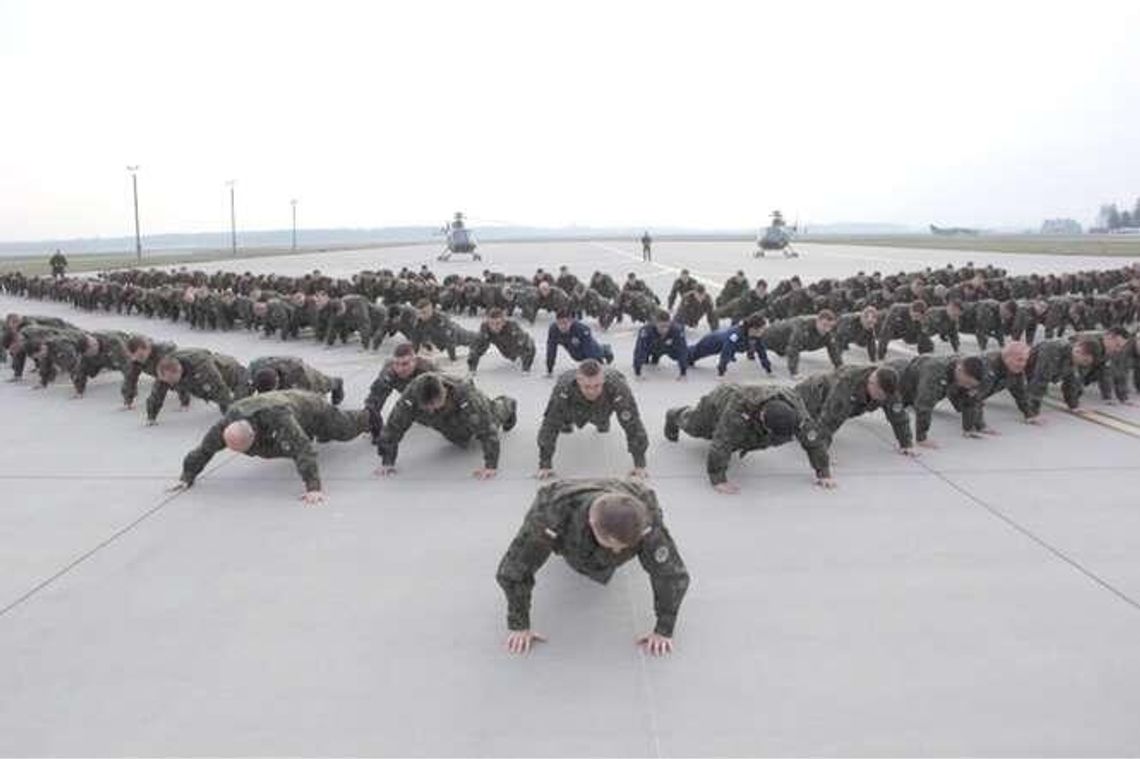 „22 pompki dla 22 weteranów”. 200 osób wzięło udział w akcji „22 pompki dla 22 weteranów”. 200 osób wzięło udział w akcji