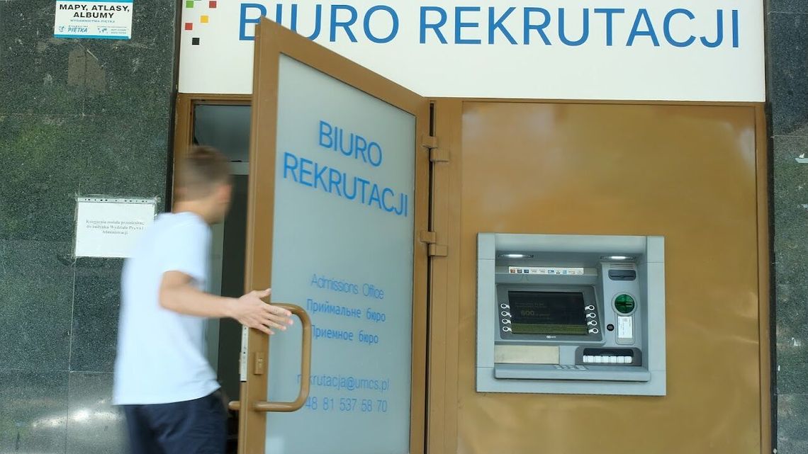 2280 zł miesięcznie przez całe studia. Ale trzeba podpisać zobowiązanie 2280 zł miesięcznie przez całe studia. Ale trzeba podpisać zobowiązanie