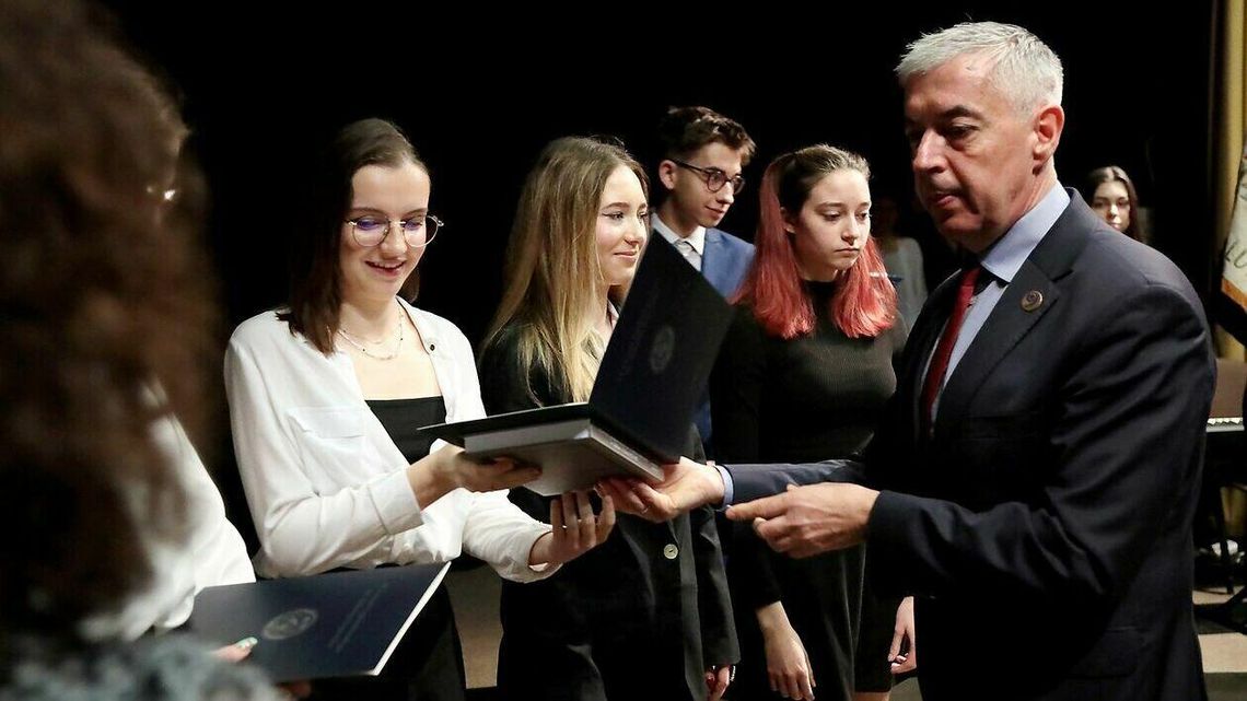 23,5 tys. uczniów właśnie skończyło szkołę. Teraz przed nimi matura. Zdjęcia