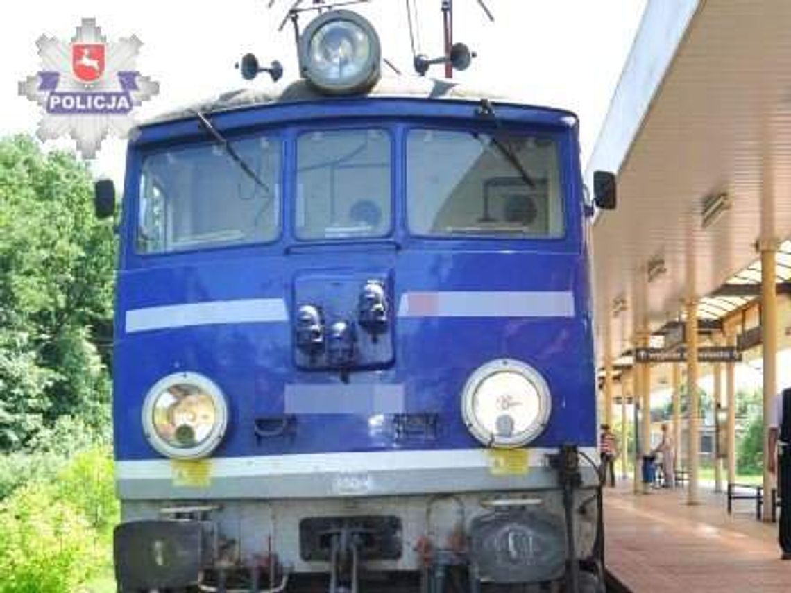 23-latek chciał wskoczyć pod pociąg na dworcu