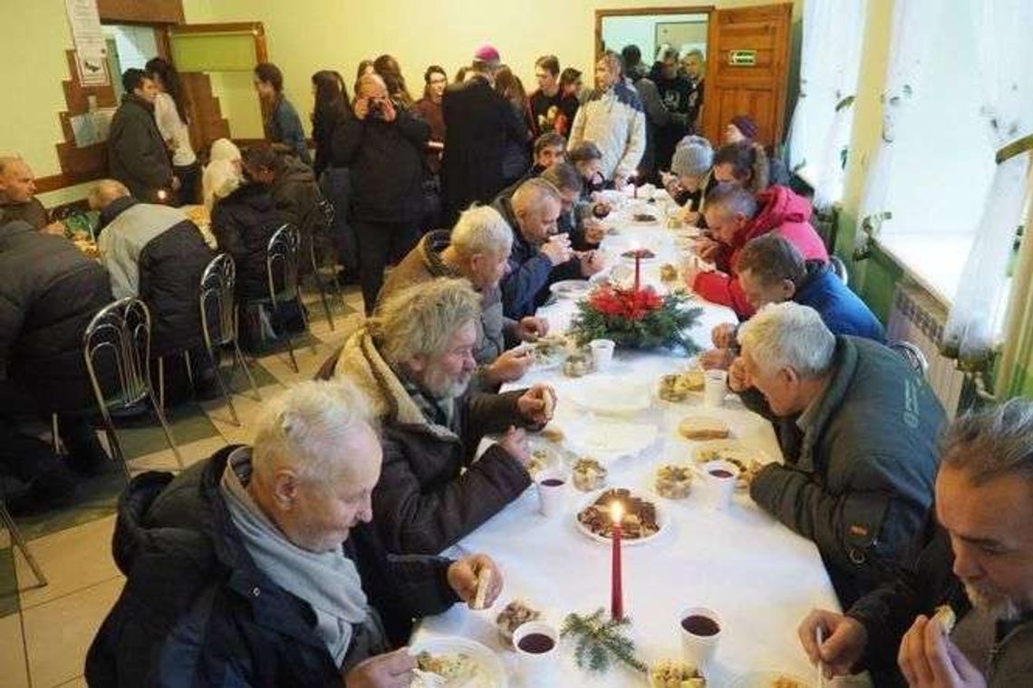 "24 grudnia to dla nich trudny dzień". Trwa akcja "Podaruj Wigilię"