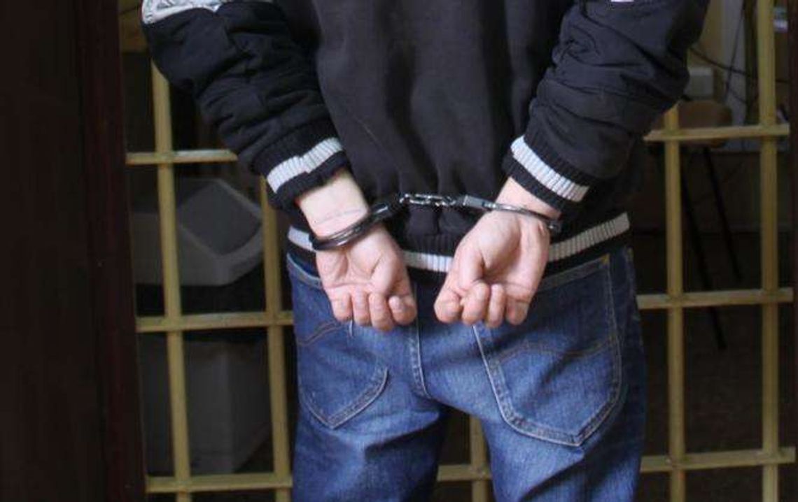 24-latek wszedł do urzędu i brutalnie pobił urzędniczkę