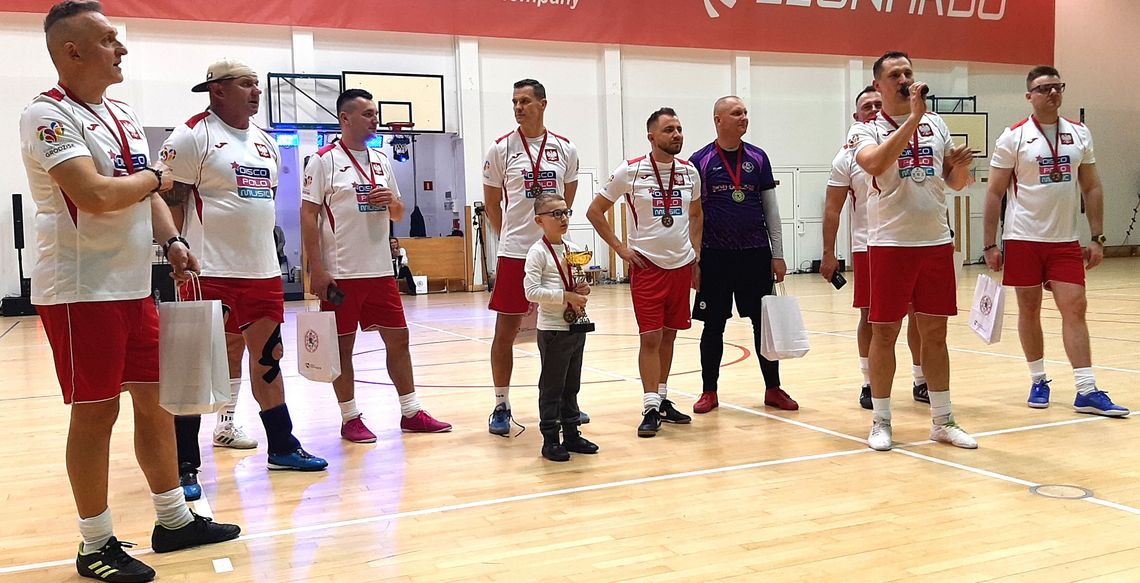 25 lat minęło jak jeden dzień. Świdnicka halówka pomagała Mikołajowi 25 lat minęło jak jeden dzień. Świdnicka halówka pomagała Mikołajowi