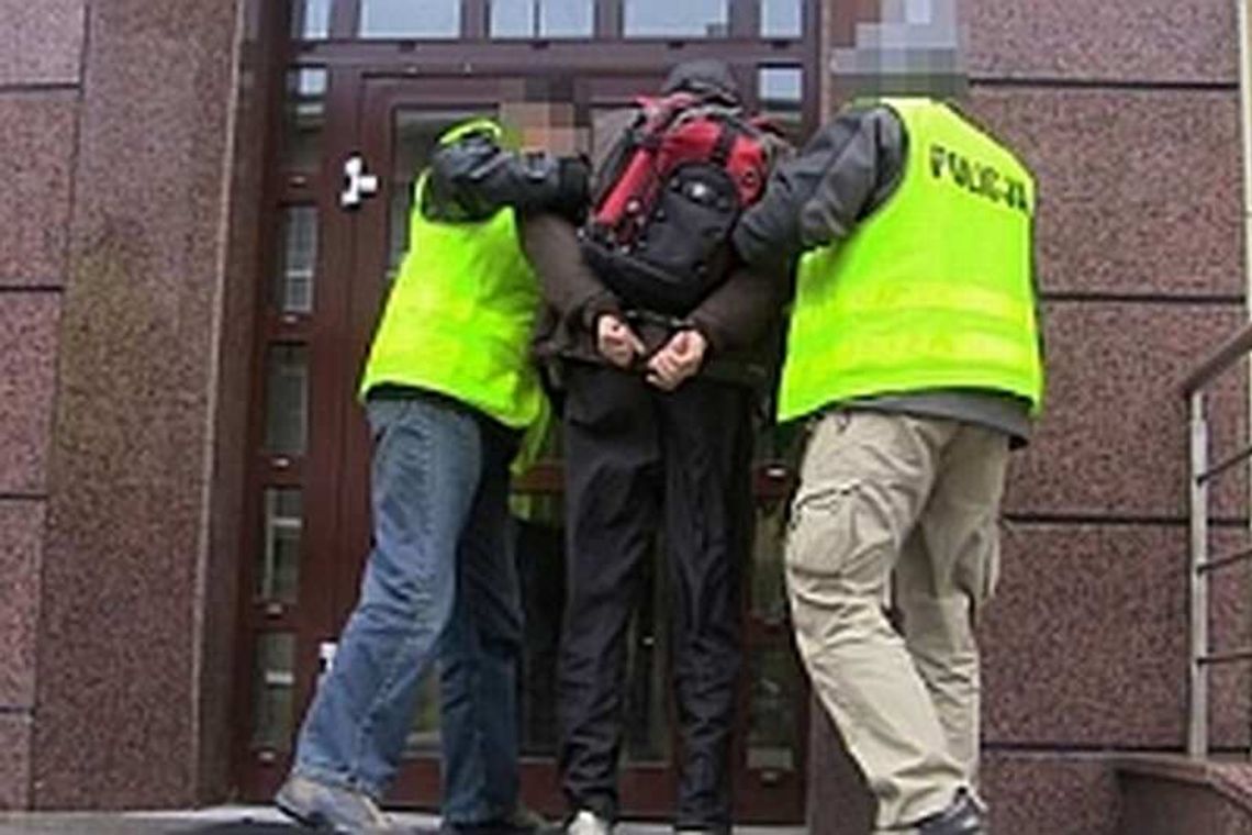 25-latek kradł krzyże z cmentarza przy Drodze Męczenników Majdanka 25-latek kradł krzyże z cmentarza przy Drodze Męczenników Majdanka